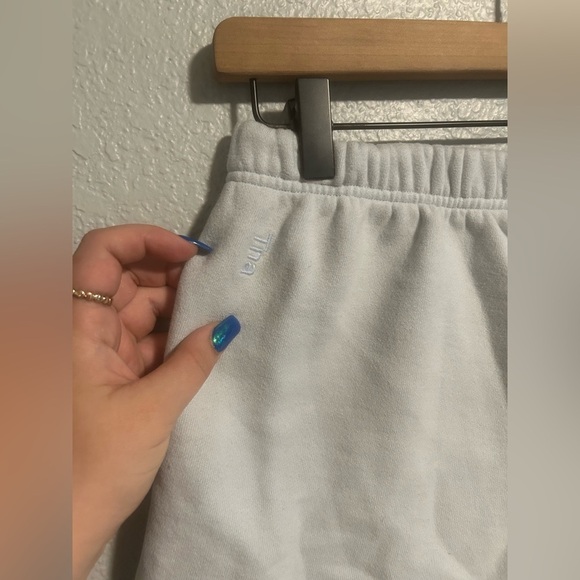 Aritzia TNA cozy af fleece shorts - Picture 4 of 5